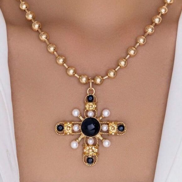 Vintage style Black Cross Necklace A1486 - Picture 2 of 6